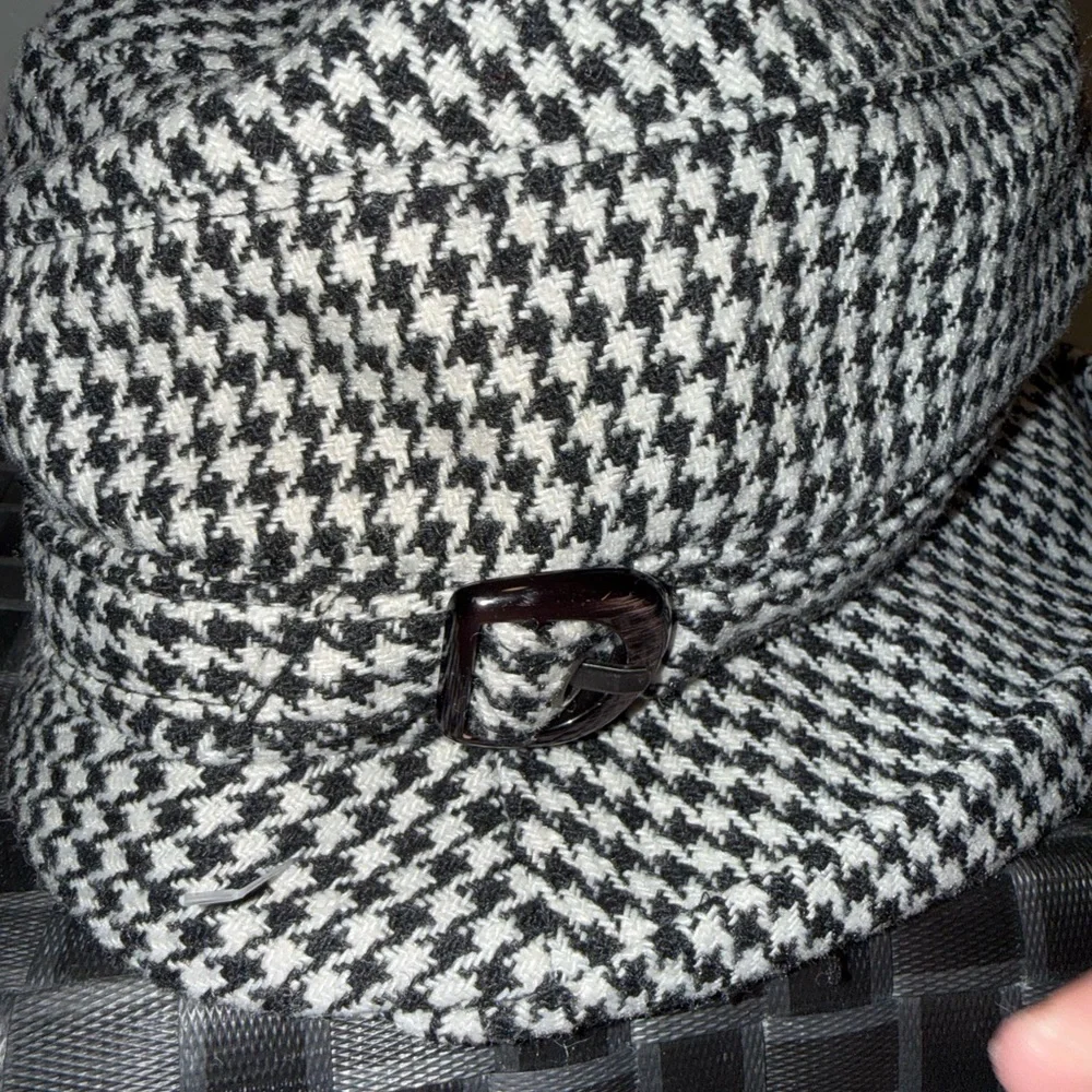 Nine West Vintage-Style Houndstooth Cloche Hat